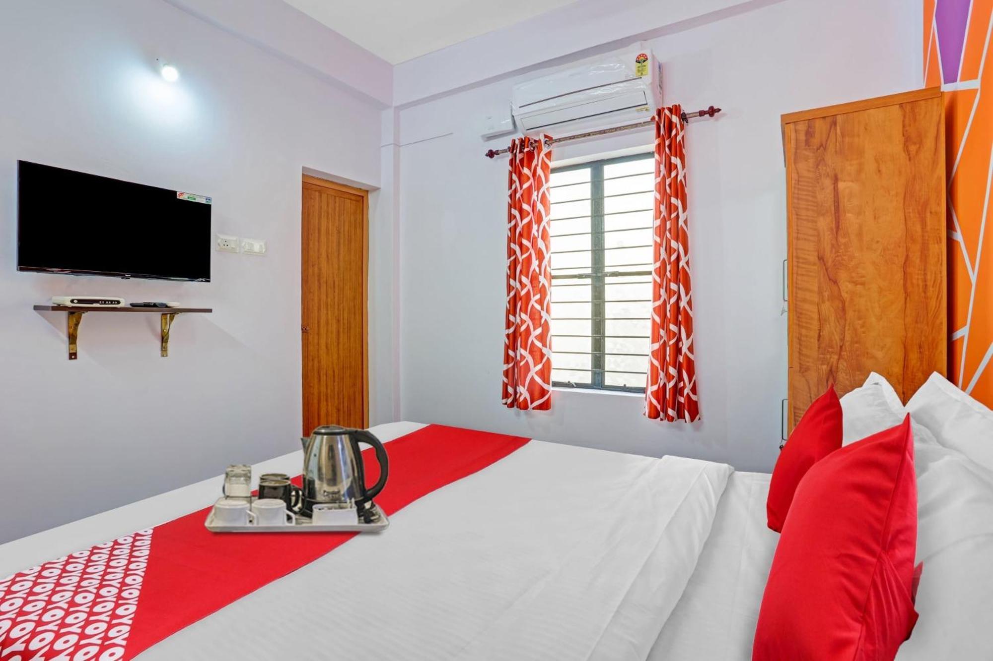 OYO 91234 Bevis Hotel Kazhakuttam Buitenkant foto