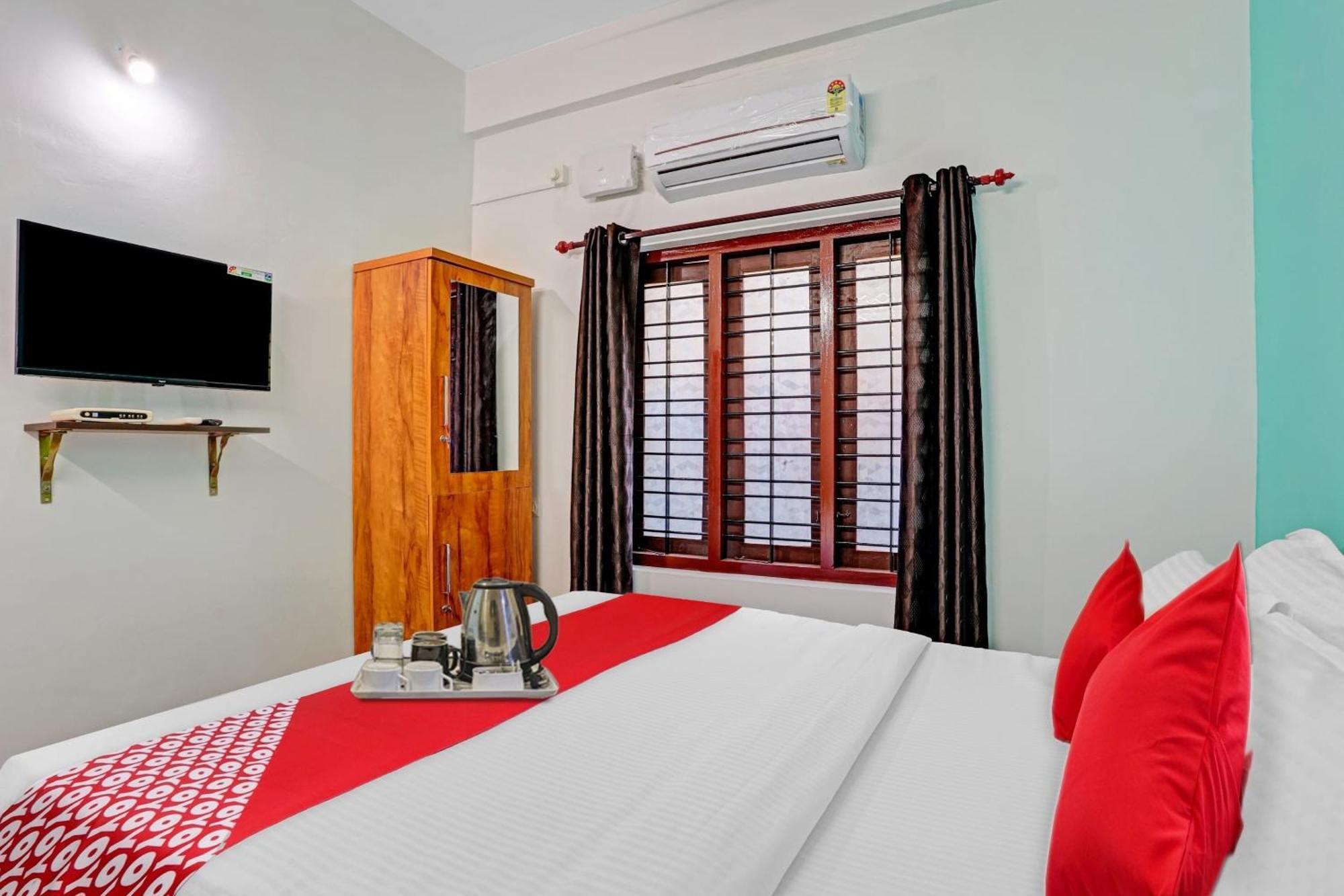 OYO 91234 Bevis Hotel Kazhakuttam Buitenkant foto
