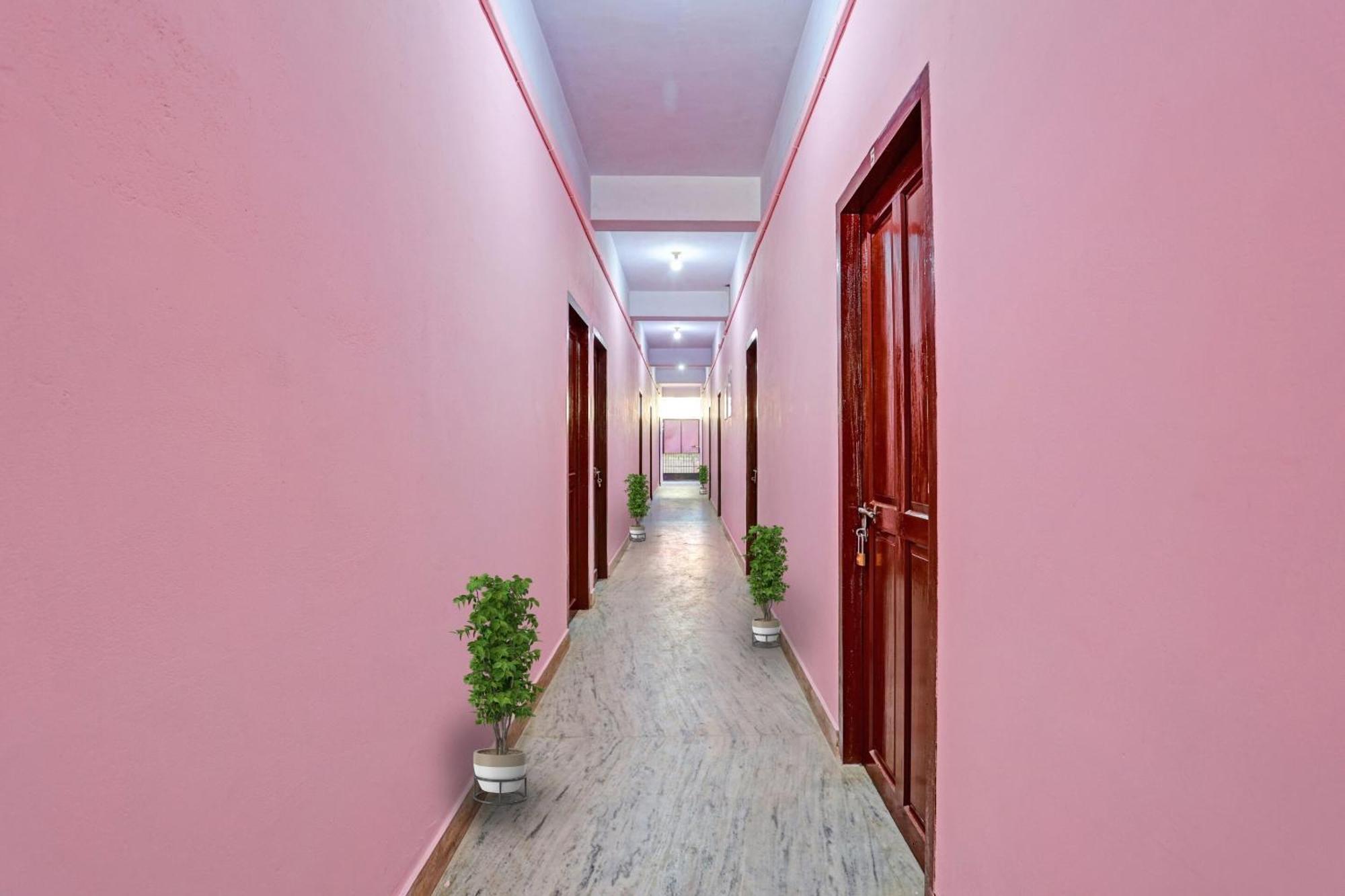 OYO 91234 Bevis Hotel Kazhakuttam Buitenkant foto