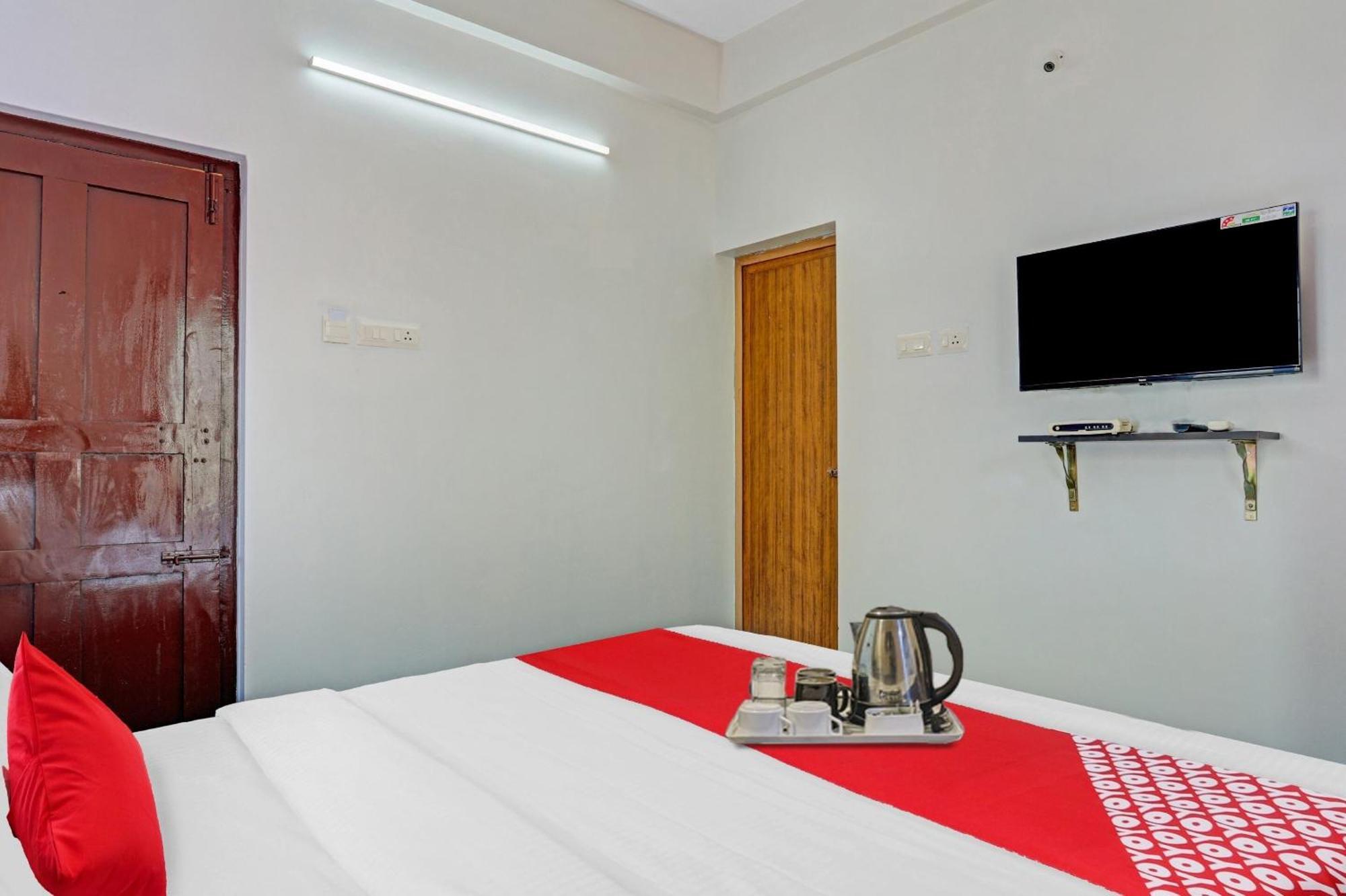 OYO 91234 Bevis Hotel Kazhakuttam Buitenkant foto